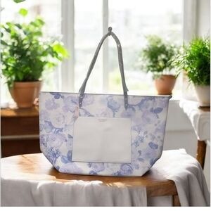 Chic Floral Tote Bag - White and Blue